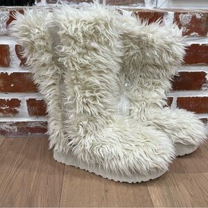 UGG FLUFF MOMMA SUGAR WHITE FAUX FUR BOOTS US 9 / EU 40/ UK 7